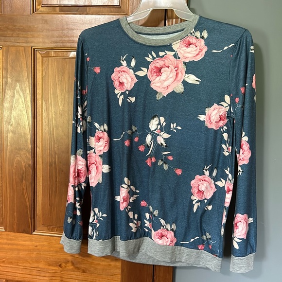 Floral boutique top - Picture 1 of 1